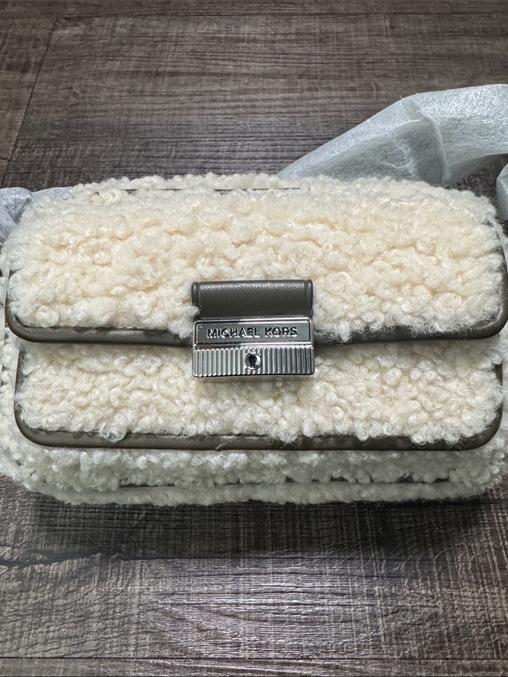 Michael Kors Bradshaw Extra-Small Faux Shearling Camera Crossbody Bag NWT - Picture 3 of 7